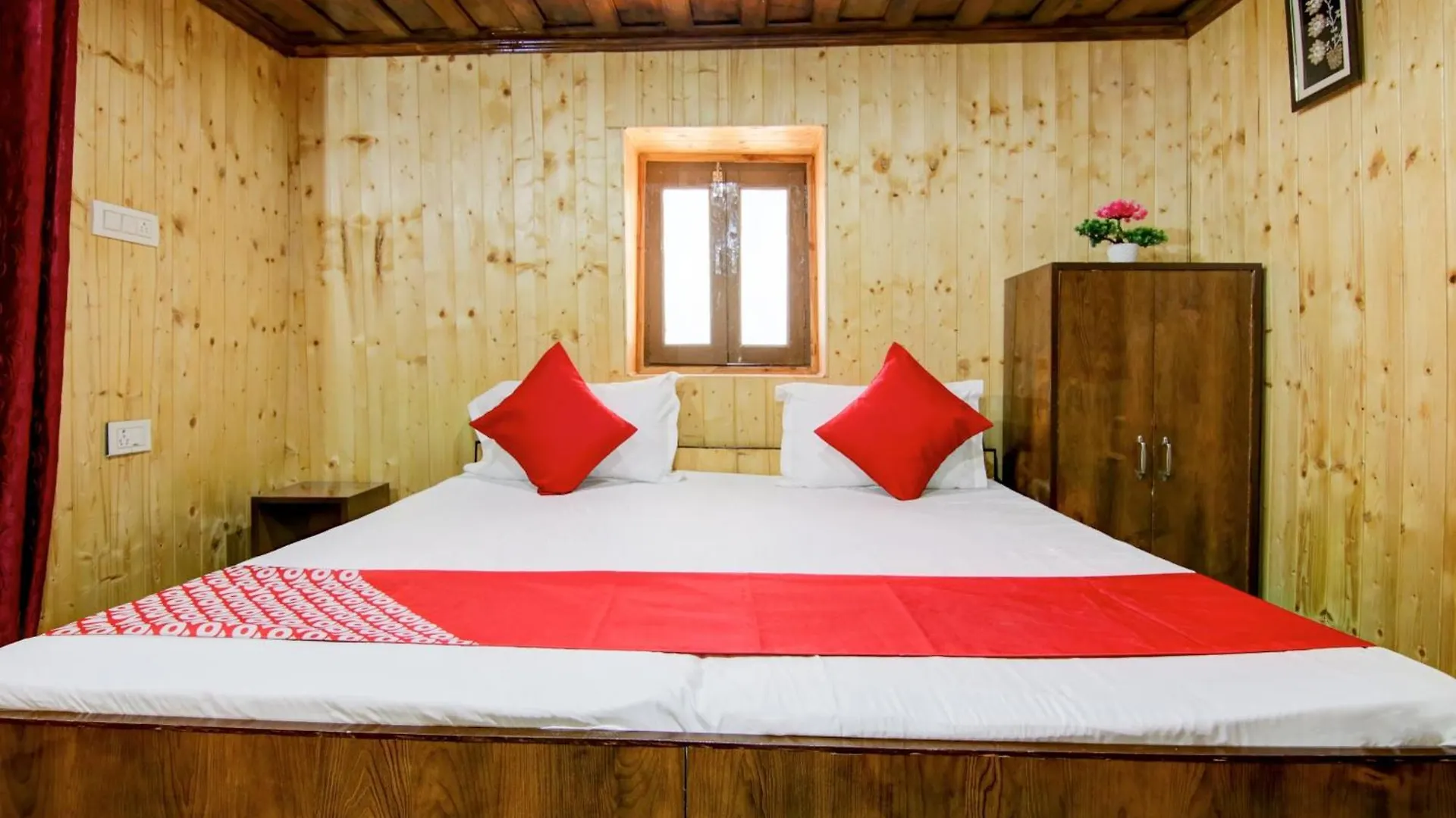 Hotel O Hill Top Solan 4*,  India