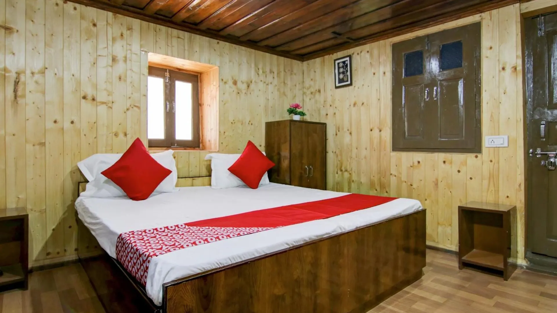 Hotel O Hill Top Solan 4*,  India